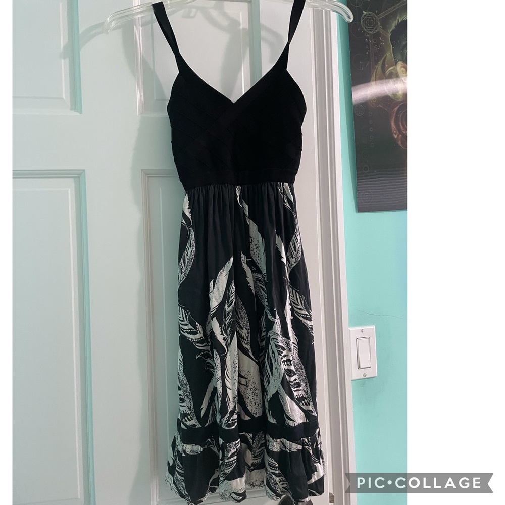 XS BEBE BLACK PALM/ BANDAGE DRESS